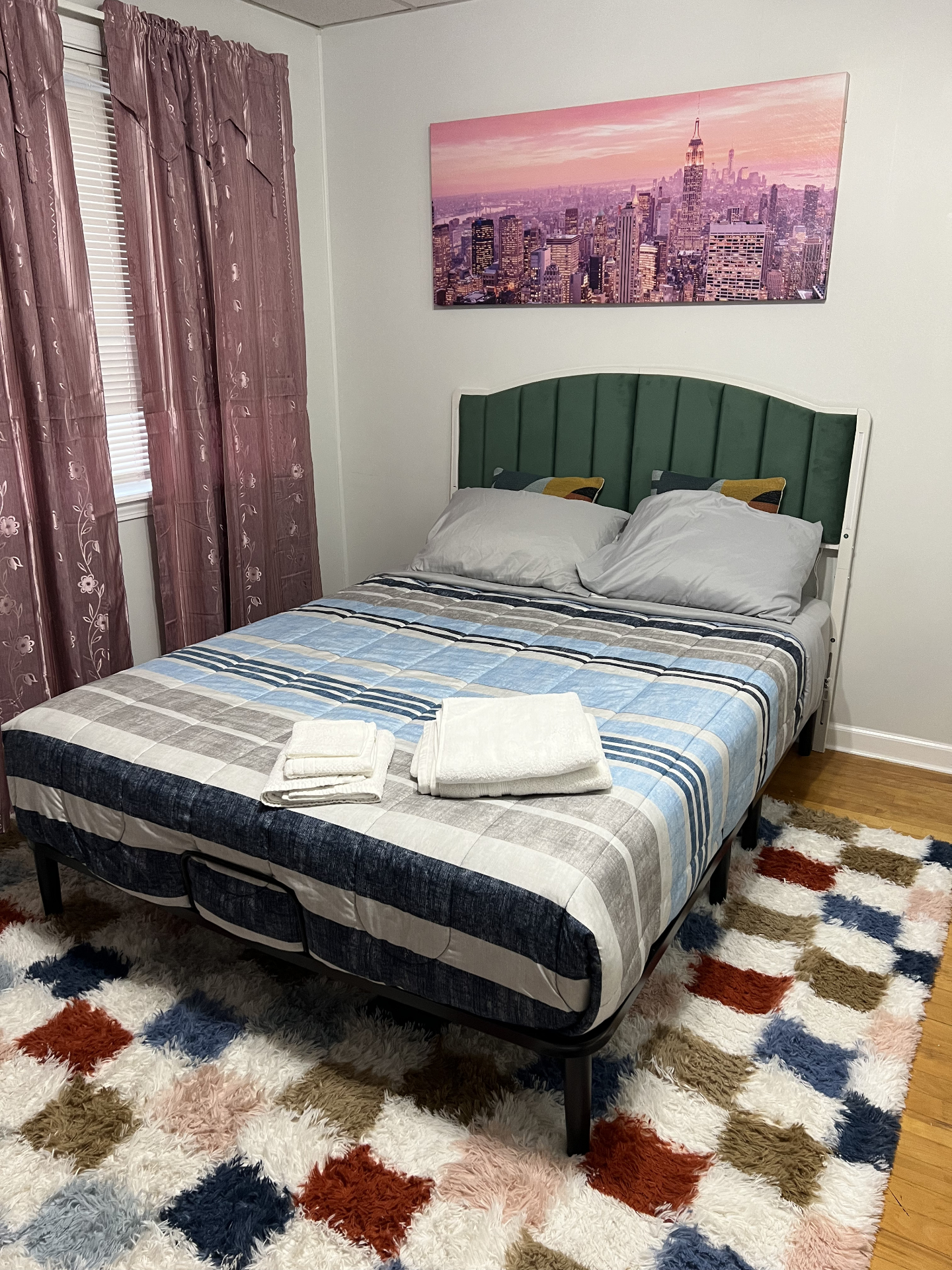 Spacious 4BR Entire Apartment | Free Parking — entire apartment in Fall River, MA, sleeps 8
